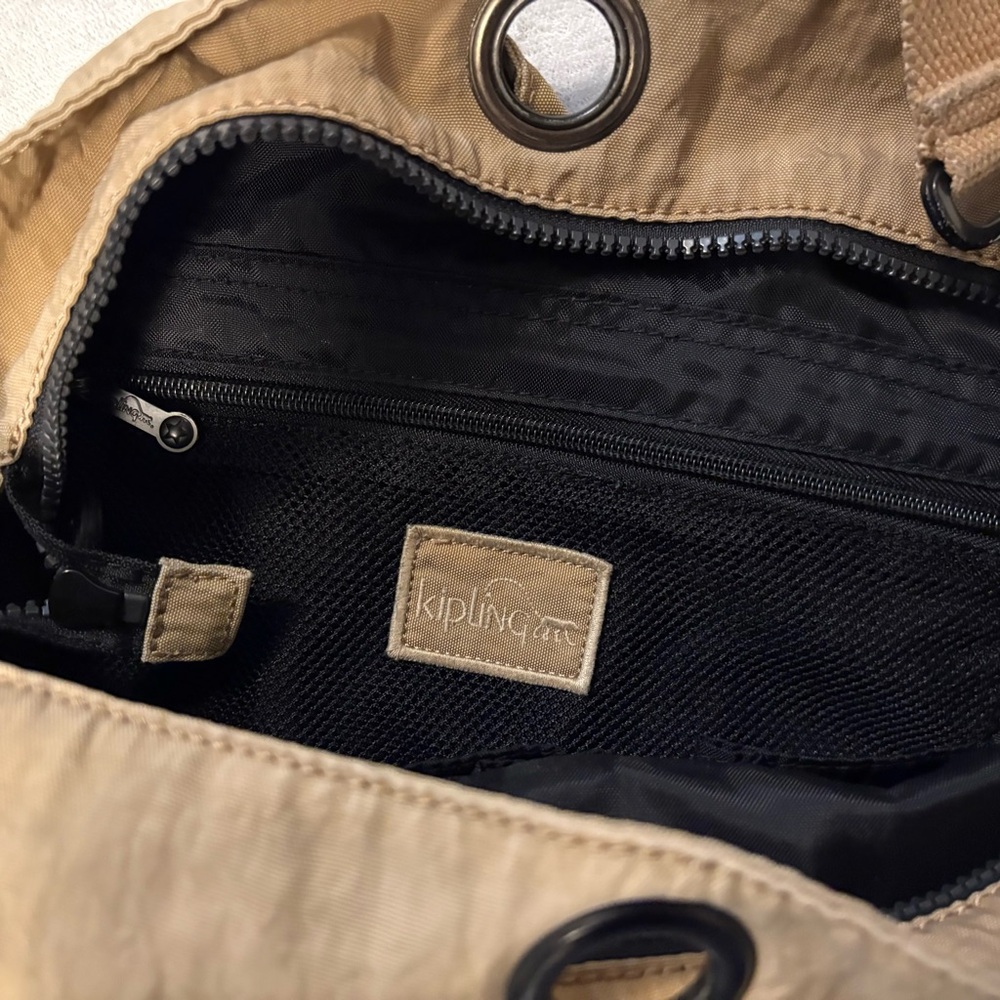 Y2K Kipling Tan Messenger Bag with Keychain - Picture 7 of 13